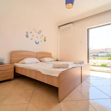 Veta - Beachside Apartament PalaiónTsiflíkion